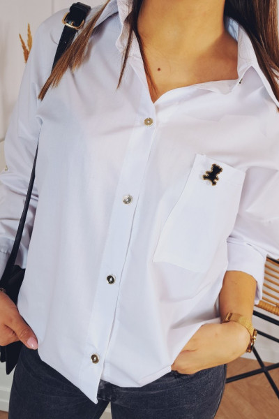 biała koszula z kieszenią