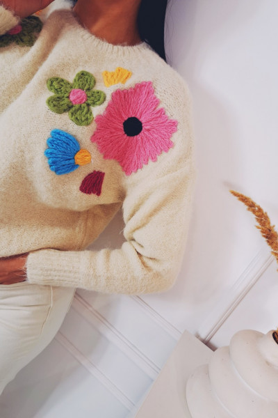 Sweter haftowane kwiaty 5